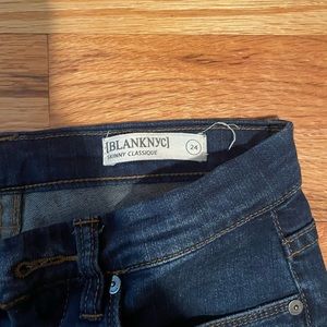 BlankNYC distressed skinny jeans Size 24